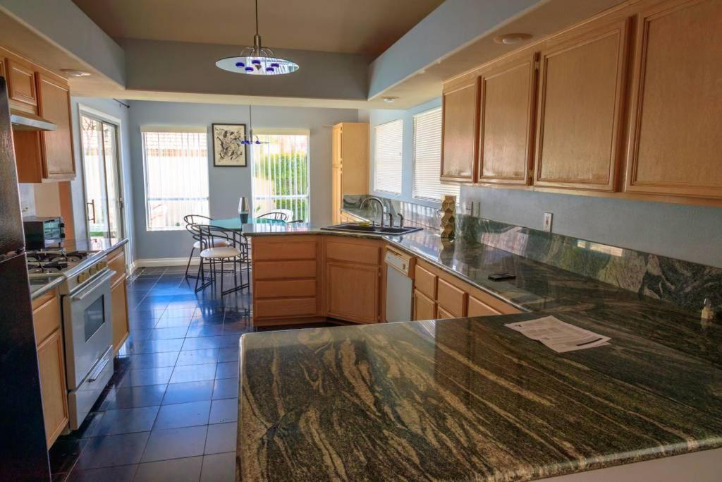 Luxury 1900 Sq Ft House Huge 46 Ft Pool & Hot Spa ラスベガス エクステリア 写真
