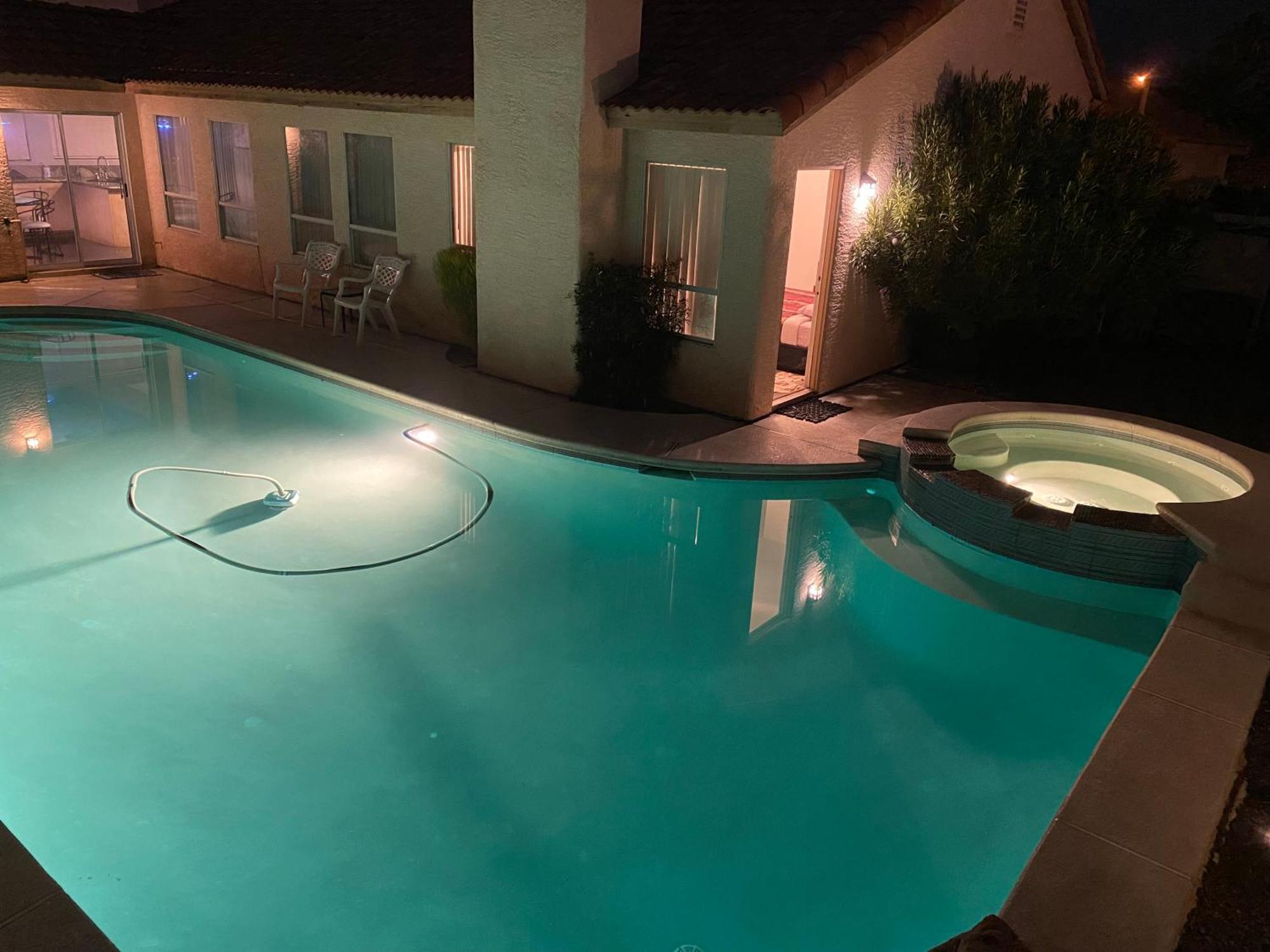 Luxury 1900 Sq Ft House Huge 46 Ft Pool & Hot Spa ラスベガス エクステリア 写真